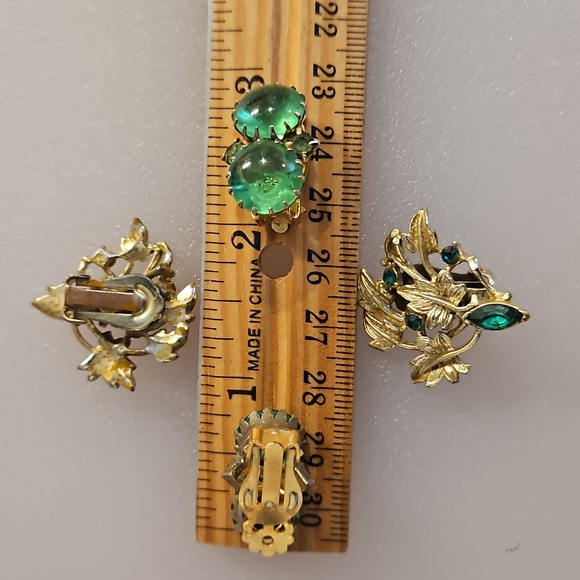 Lot Of 3 Vintage clip on and screw earrings green red rhinestones Gold Tone - Picture 6 of 10